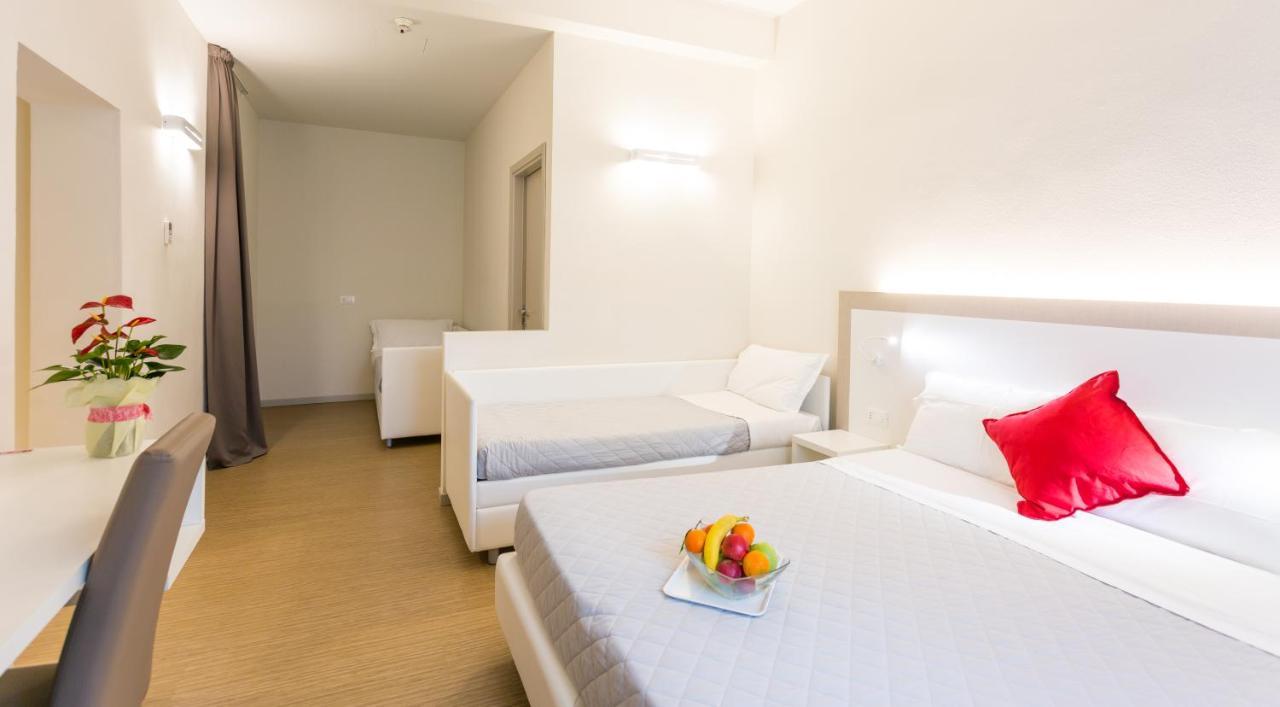 Hotel Amicizia Римини Экстерьер фото