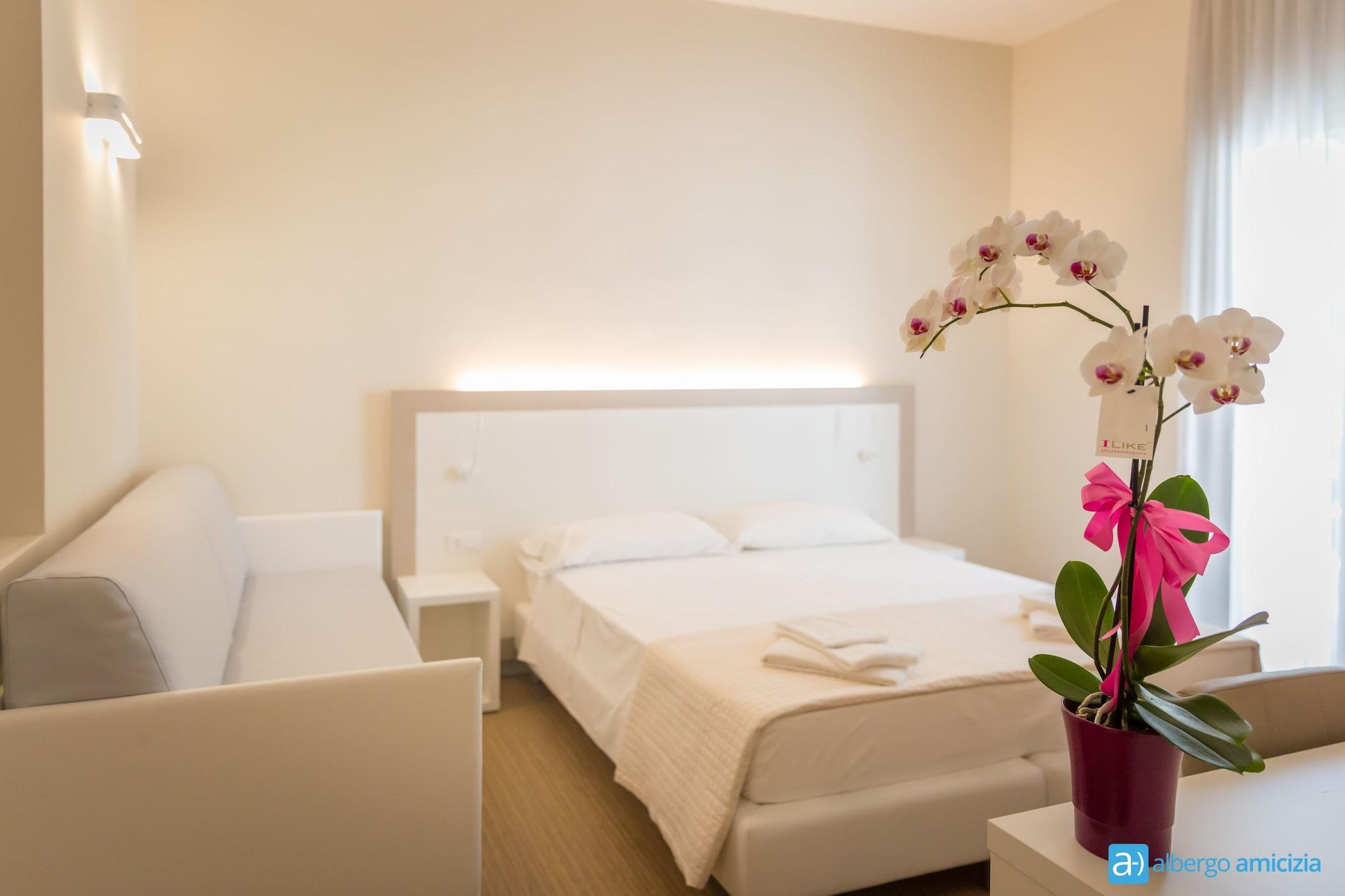 Hotel Amicizia Римини Экстерьер фото