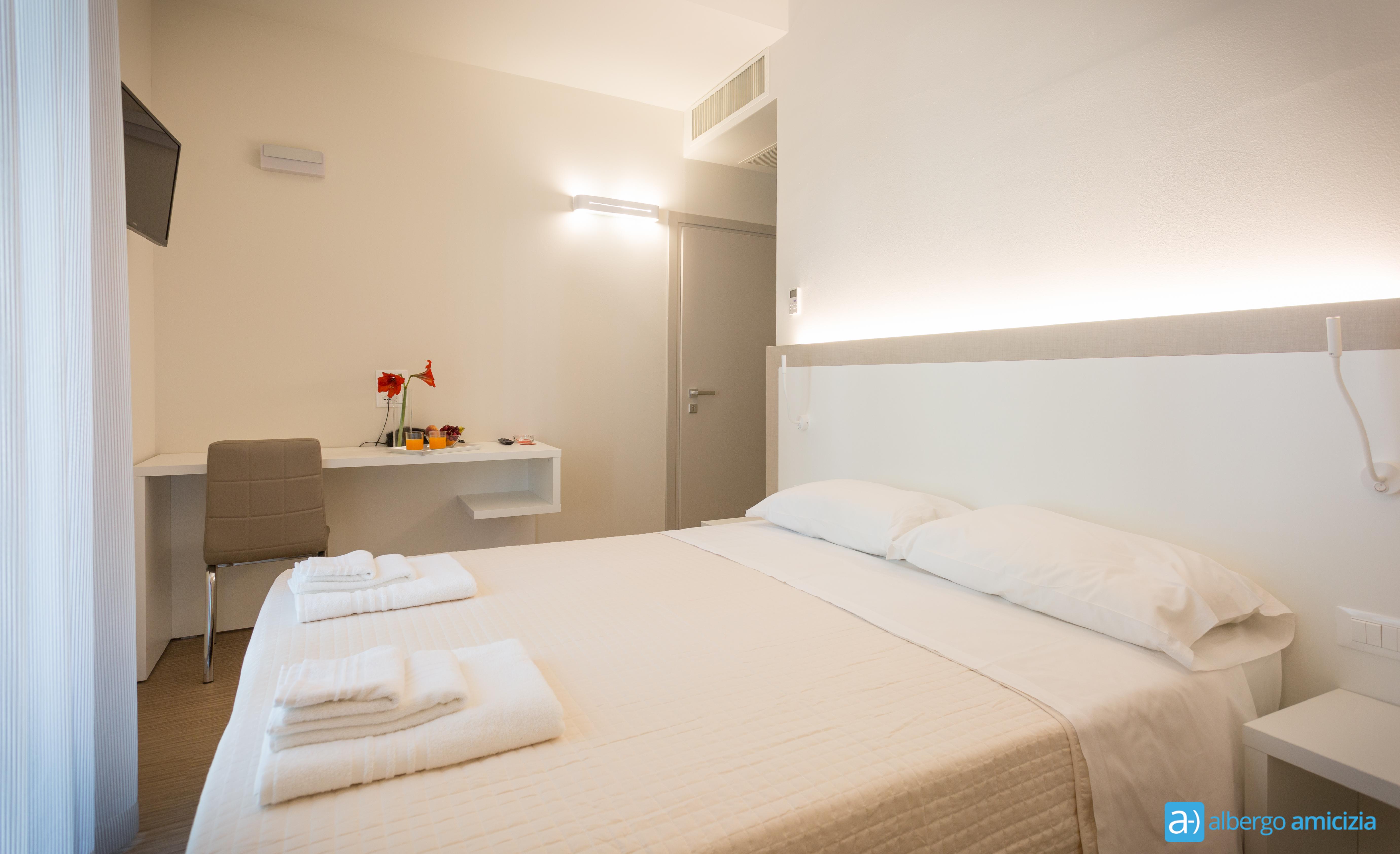 Hotel Amicizia Римини Экстерьер фото