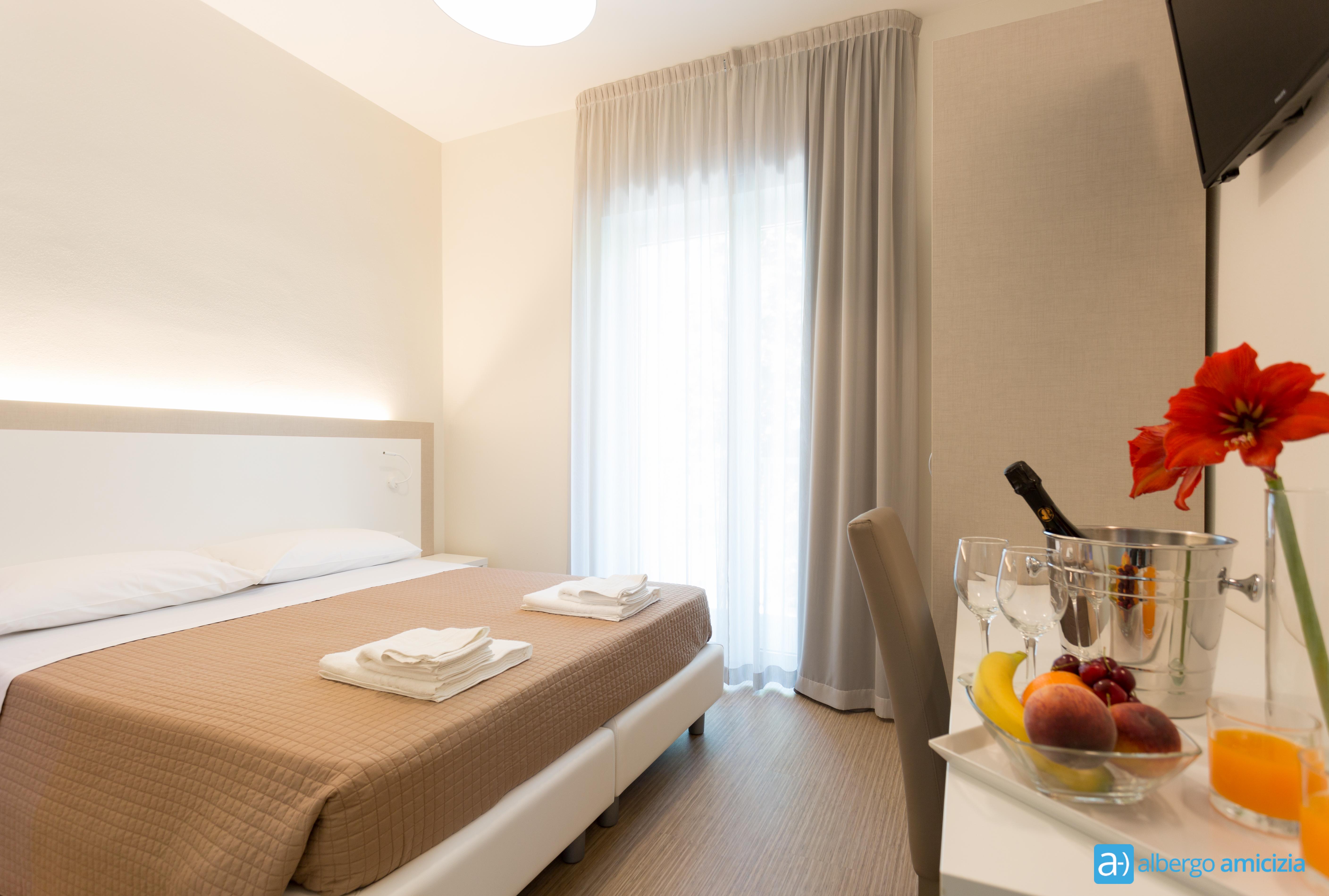 Hotel Amicizia Римини Экстерьер фото