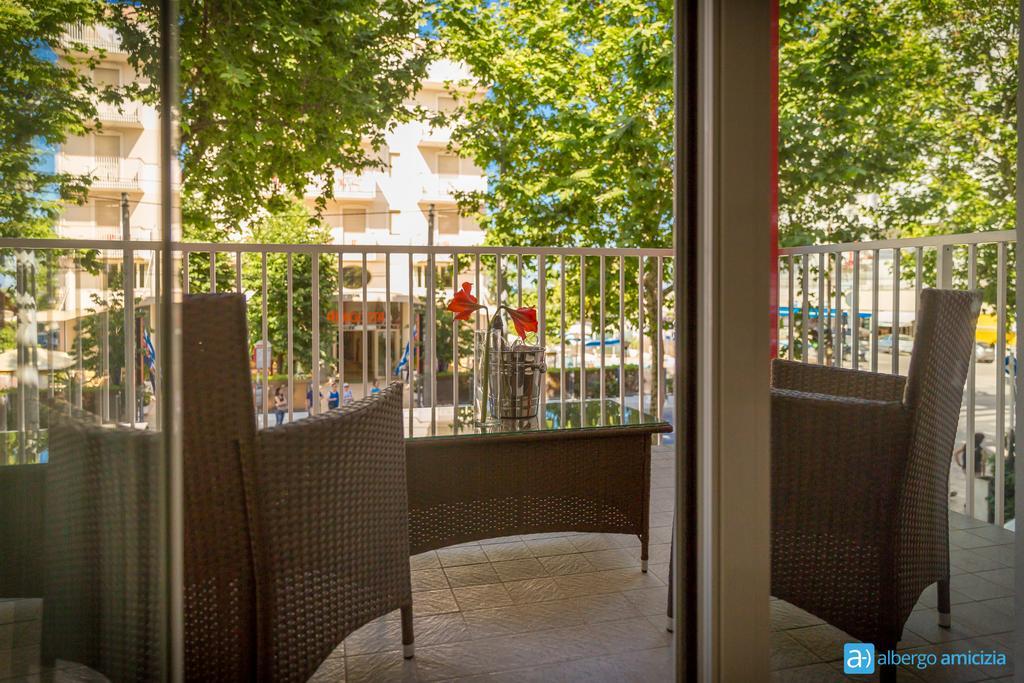 Hotel Amicizia Римини Экстерьер фото
