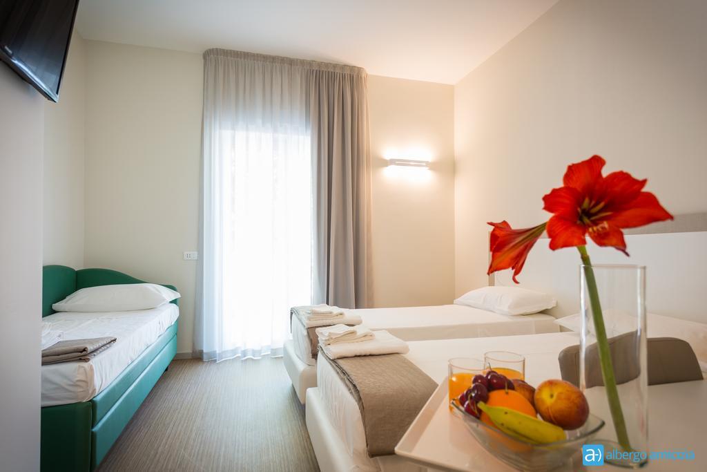 Hotel Amicizia Римини Экстерьер фото