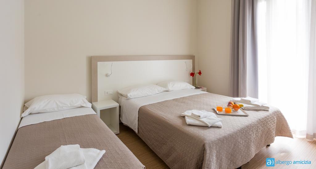 Hotel Amicizia Римини Экстерьер фото
