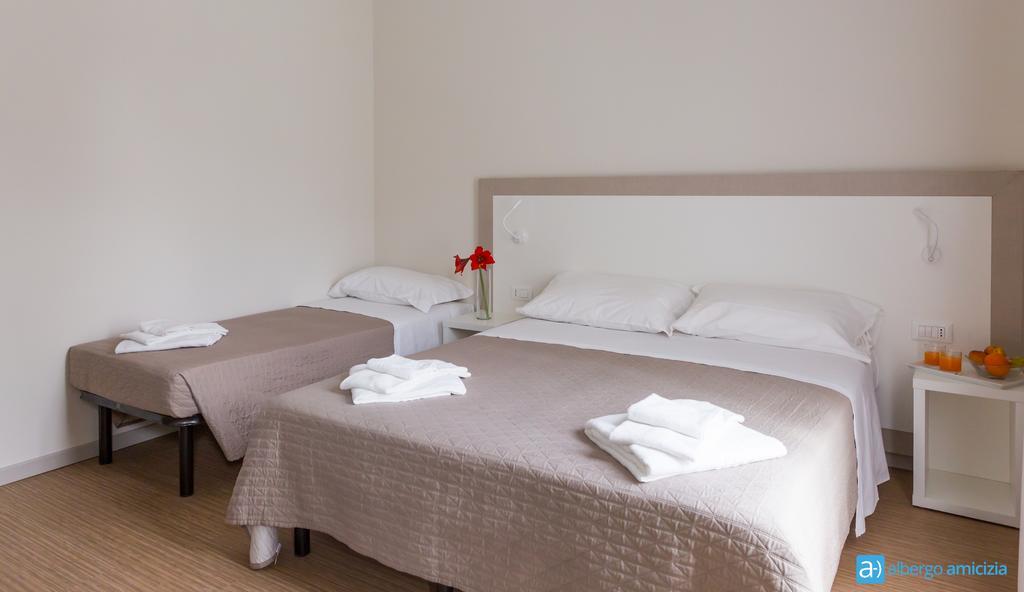 Hotel Amicizia Римини Экстерьер фото